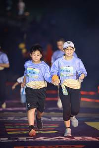 BIB: 
                            <button type="button" onclick="openModal(25219631)" class="btn btn-primary btn-sm float-right btn-popup" data-toggle="modal" data-target=".modal-high-quality">
                        <i class="fas fa-shopping-cart"></i> Add to Cart
                    </button>
                                            <button type="button" onclick="isThisMe(25219631, true)" class="btn btn-success btn-sm float-right btn-popup btn-isme hidden" data-toggle="tooltip" data-placement="bottom" title="นี่คือรูปของคุณใช่ไหม คลิกที่นี่เพื่อเอาเข้าอัลบั้ม">
                        <i class="fas fa-plus"></i> Add to album
                    </button>
                    <button type="button" onclick="isThisMe(25219631, false)" class="btn btn-warning btn-sm float-right btn-popup btn-isnotme hidden">
                        <i class="fas fa-ban"></i> Remove from album
                    </button>